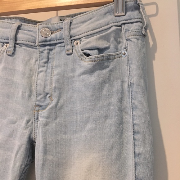 Abercrombie & Fitch Super Skinny Low Rise Light Wash Distressed Jeans - Picture 6 of 10